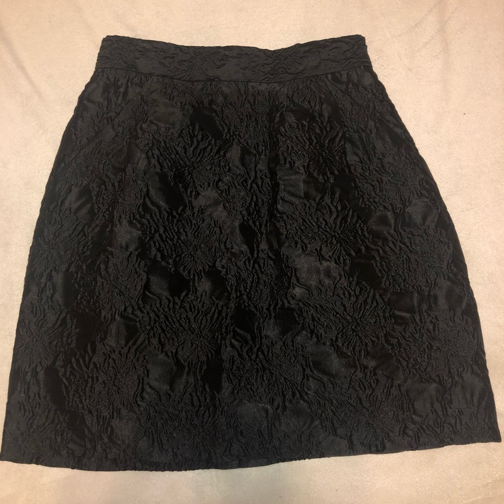 H&M Black Skirt Wrinkle Pattern